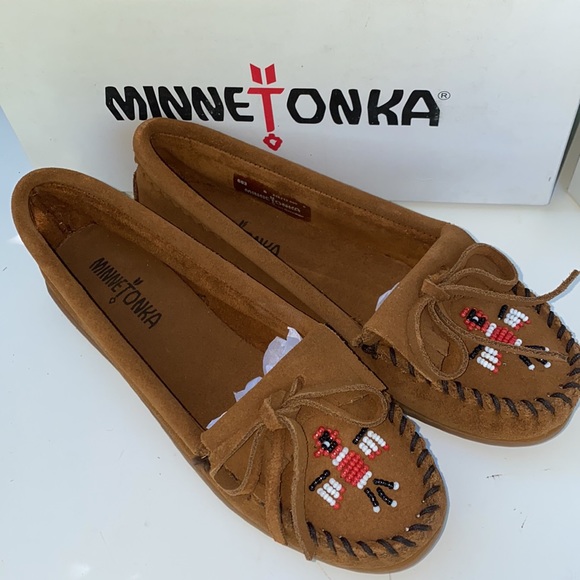 Minnetonka Shoes - AUTH NIB MINNETONKA THUNDERBIRD MOCCASINS DUSTY BROWN